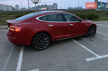 Лифтбек Tesla Model S 2015 в 
