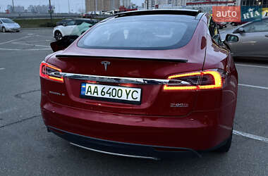 Лифтбек Tesla Model S 2015 в 