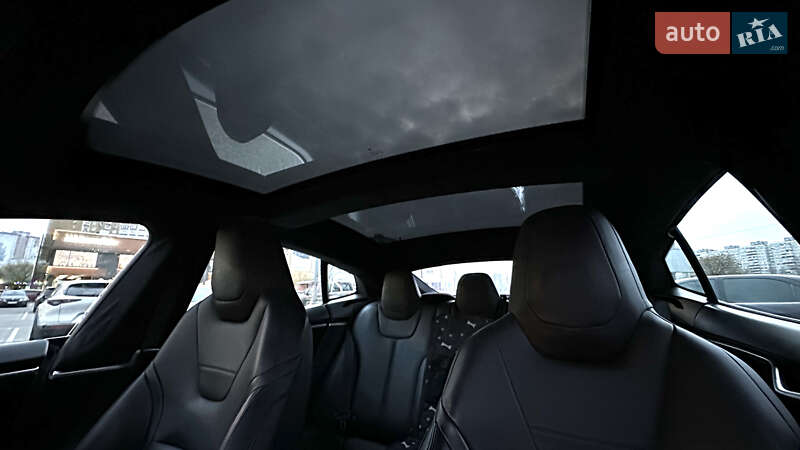 Ліфтбек Tesla Model S 2015 в Києві