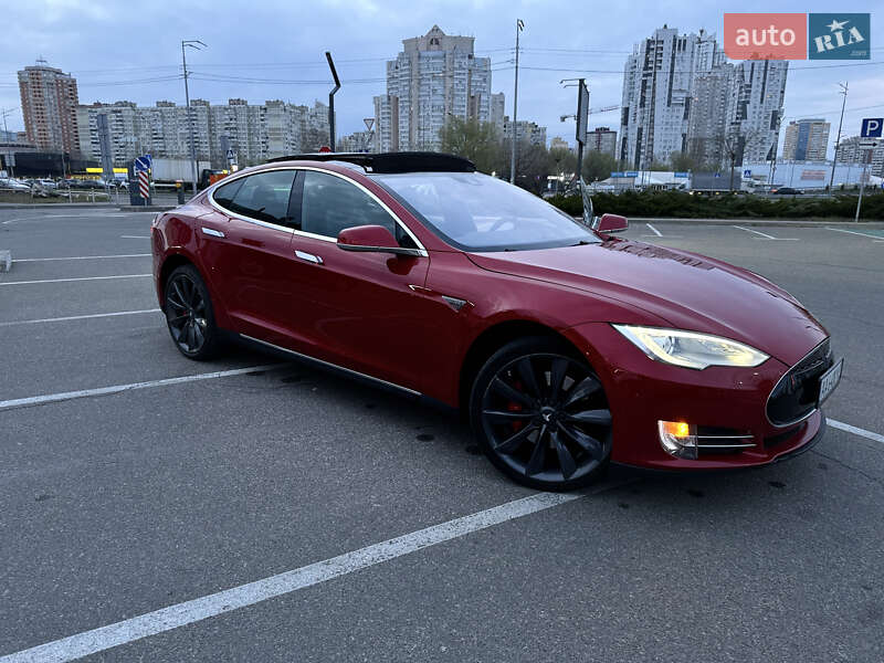 Ліфтбек Tesla Model S 2015 в Києві