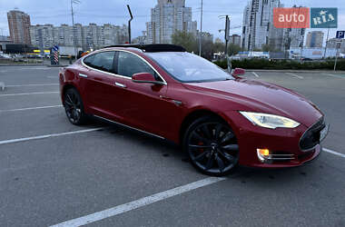 Лифтбек Tesla Model S 2015 в 