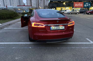 Лифтбек Tesla Model S 2015 в 