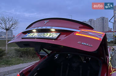Лифтбек Tesla Model S 2015 в 