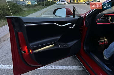 Лифтбек Tesla Model S 2015 в 