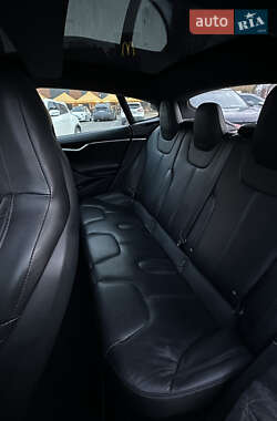 Лифтбек Tesla Model S 2015 в 