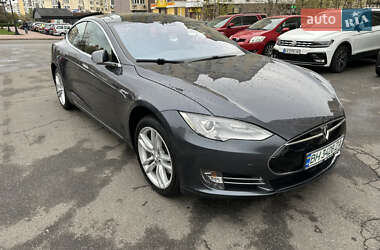 Лифтбек Tesla Model S 2015 в 