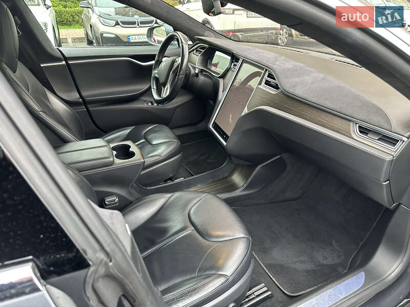 Лифтбек Tesla Model S 2015 в Киеве