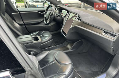 Лифтбек Tesla Model S 2015 в 