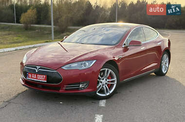 Лифтбек Tesla Model S 2015 в 