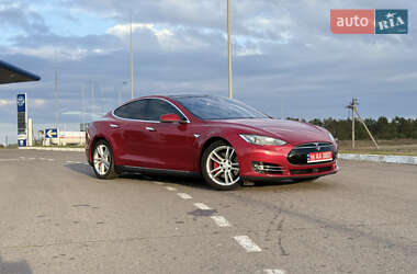 Лифтбек Tesla Model S 2015 в 