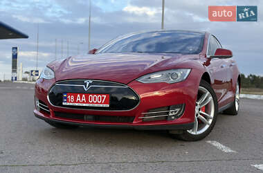 Лифтбек Tesla Model S 2015 в 