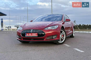 Лифтбек Tesla Model S 2015 в 