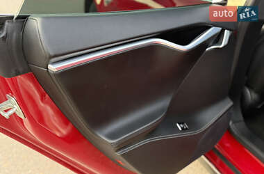 Лифтбек Tesla Model S 2015 в 