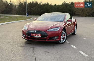 Лифтбек Tesla Model S 2015 в 