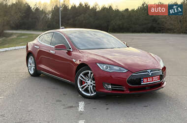 Лифтбек Tesla Model S 2015 в 