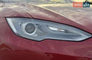 Лифтбек Tesla Model S 2015 в 