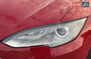 Лифтбек Tesla Model S 2015 в 