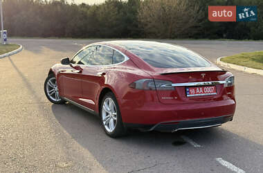 Лифтбек Tesla Model S 2015 в 