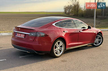 Лифтбек Tesla Model S 2015 в 