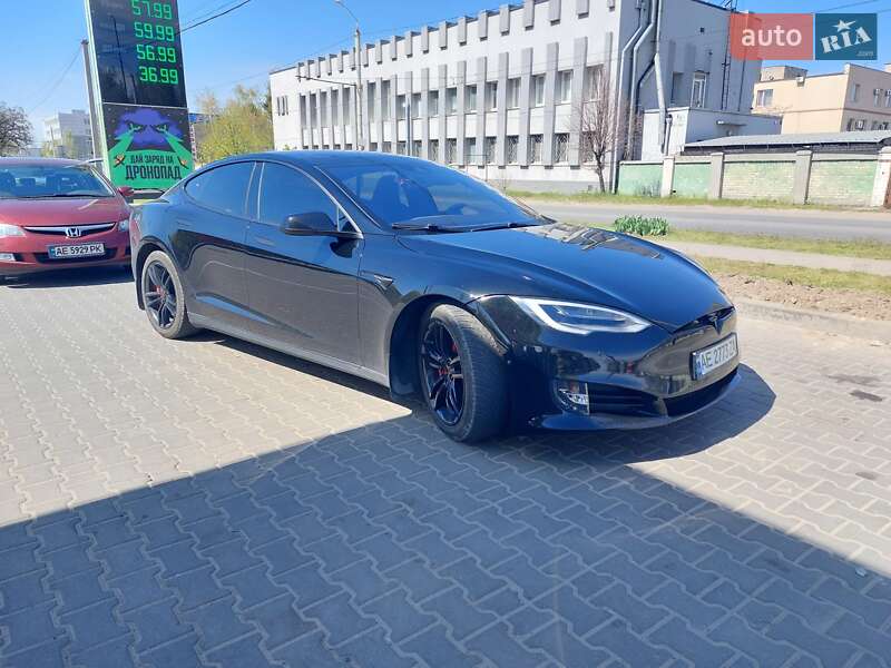 Ліфтбек Tesla Model S 2014 в Дніпрі