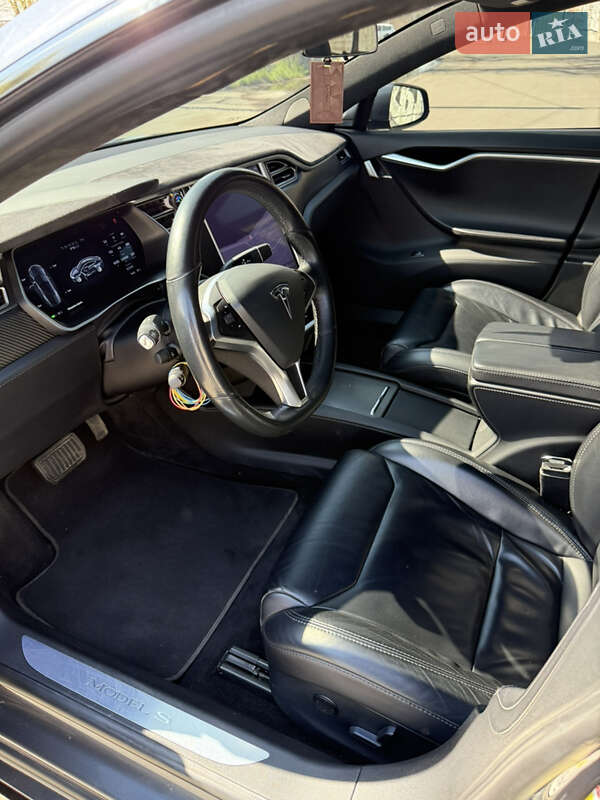 Лифтбек Tesla Model S 2017 в Днепре