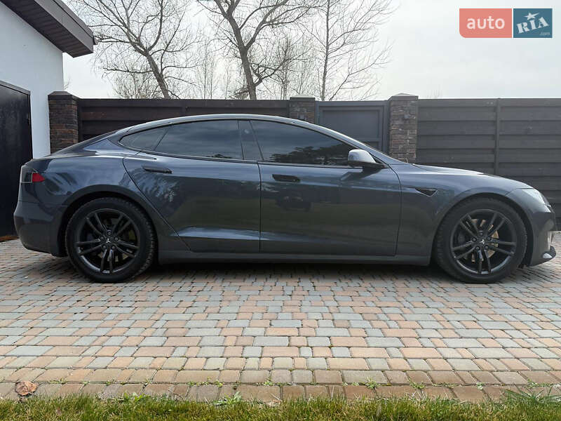Лифтбек Tesla Model S 2017 в Днепре