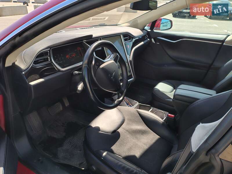 Ліфтбек Tesla Model S 2014 в Києві