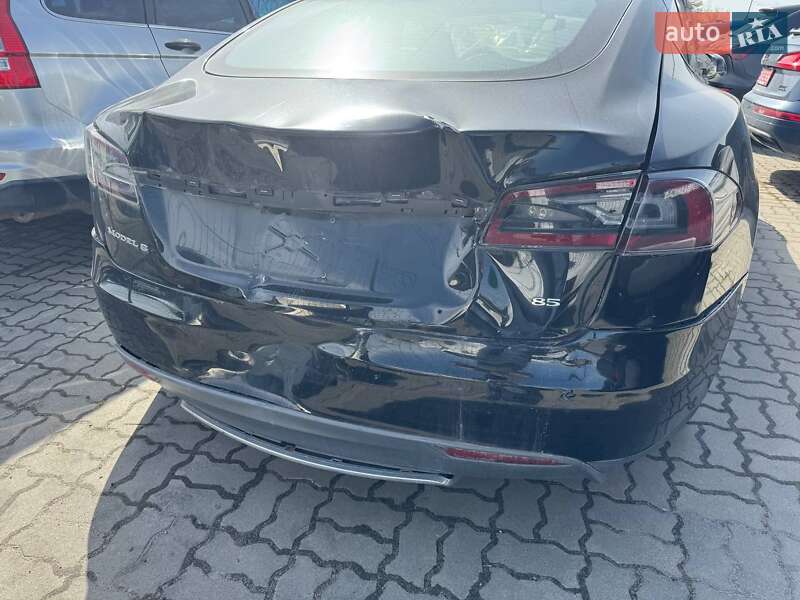 Лифтбек Tesla Model S 2013 в Львове