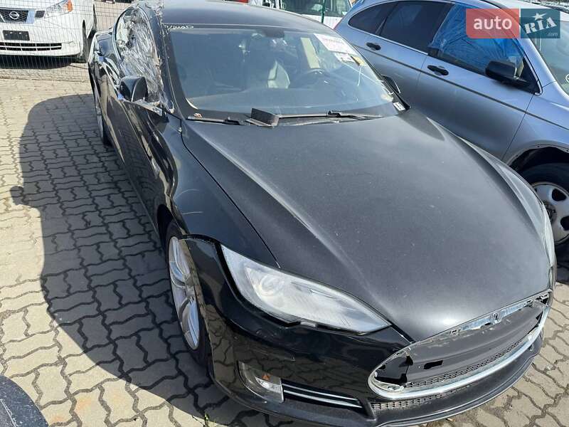 Лифтбек Tesla Model S 2013 в Львове