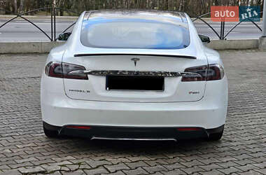 Лифтбек Tesla Model S 2015 в 