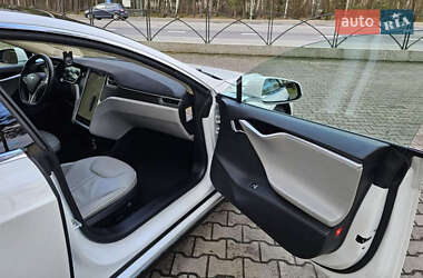 Лифтбек Tesla Model S 2015 в 