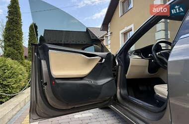 Лифтбек Tesla Model S 2015 в 