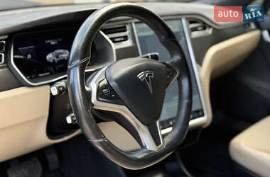 Лифтбек Tesla Model S 2015 в 