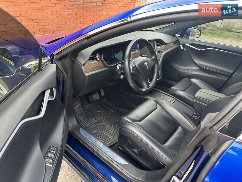 Лифтбек Tesla Model S 2018 в Луцке