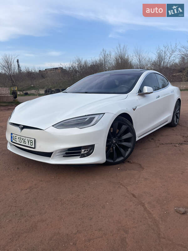Лифтбек Tesla Model S 2016 в Кривом Роге