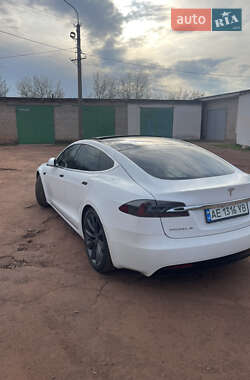 Лифтбек Tesla Model S 2016 в Кривом Роге