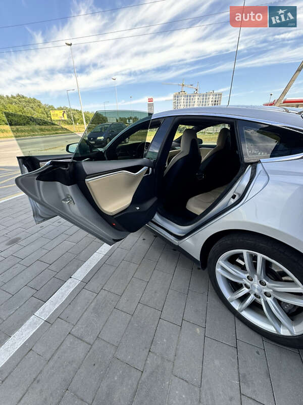 Лифтбек Tesla Model S 2014 в Ивано-Франковске
