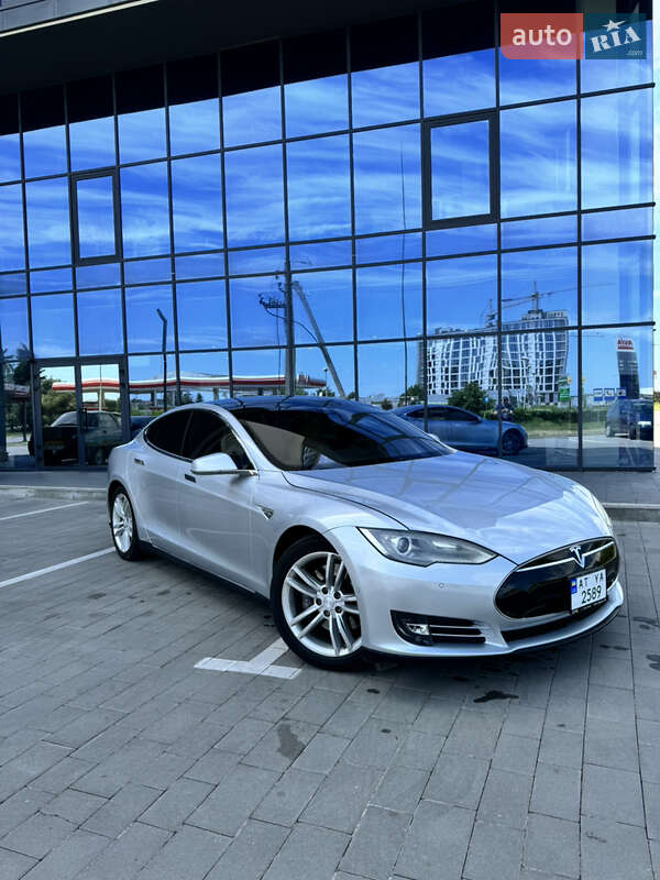 Лифтбек Tesla Model S 2014 в Ивано-Франковске