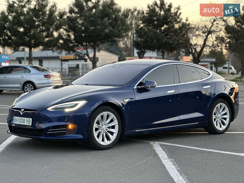 Лифтбек Tesla Model S 2016 в 