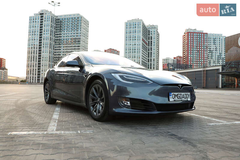 Лифтбек Tesla Model S 2019 в Киеве