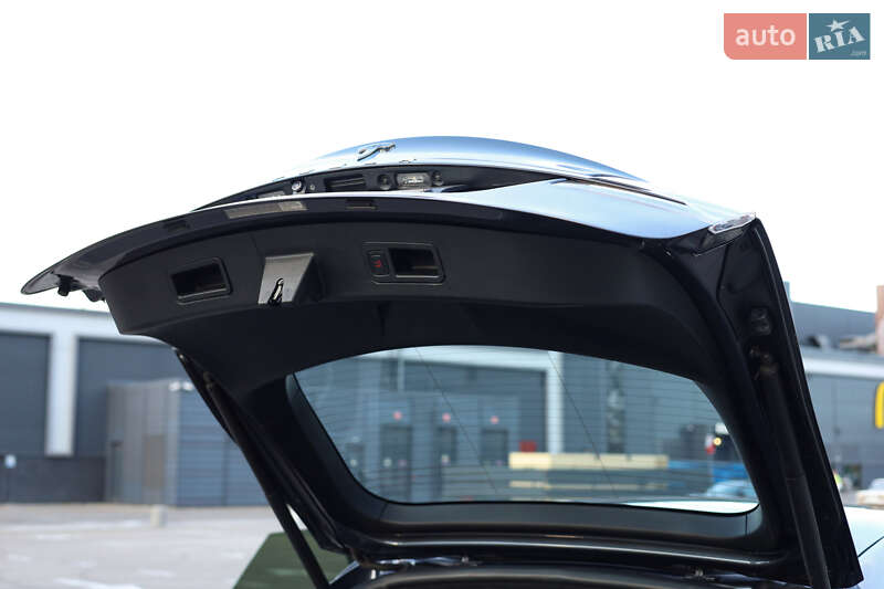 Лифтбек Tesla Model S 2019 в Киеве