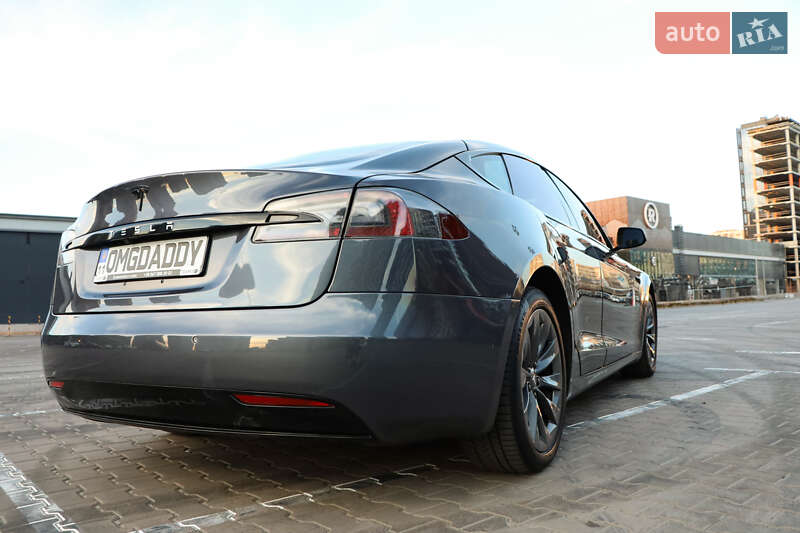 Лифтбек Tesla Model S 2019 в Киеве