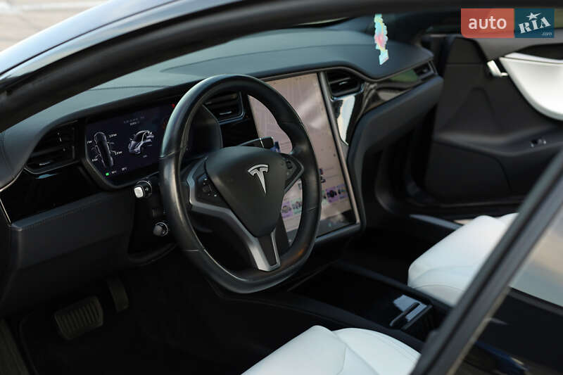 Лифтбек Tesla Model S 2019 в Киеве