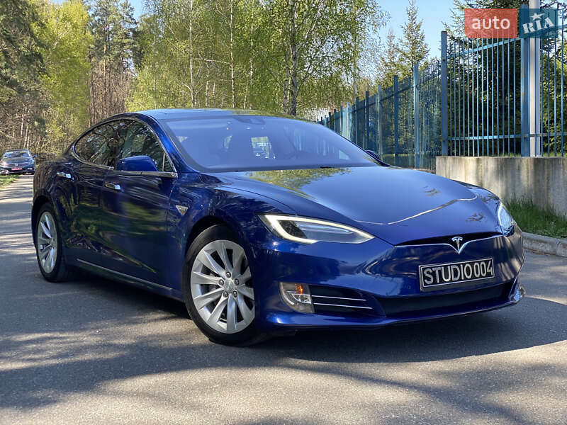 Ліфтбек Tesla Model S 2015 в Бучі