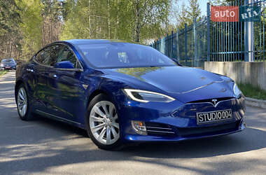 Лифтбек Tesla Model S 2015 в 