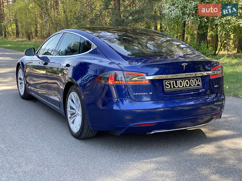 Ліфтбек Tesla Model S 2015 в Бучі
