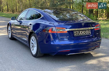 Лифтбек Tesla Model S 2015 в 