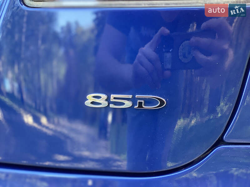 Ліфтбек Tesla Model S 2015 в Бучі