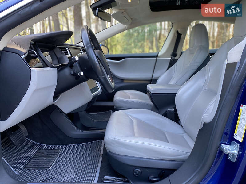 Ліфтбек Tesla Model S 2015 в Бучі