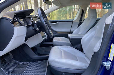 Лифтбек Tesla Model S 2015 в 